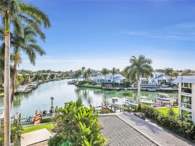 2150 Gulf Shore Blvd N 407, Naples, Florida 34102