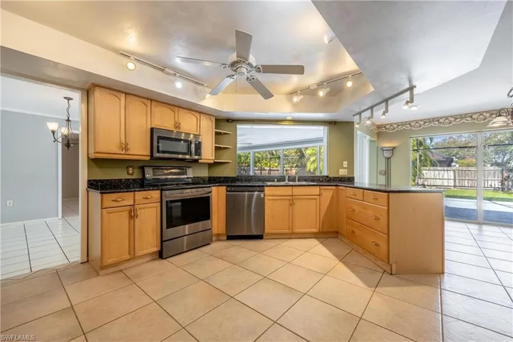 71  Mentor  DR, Naples, FL 34110