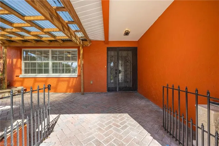 71  Mentor  DR, Naples, FL 34110