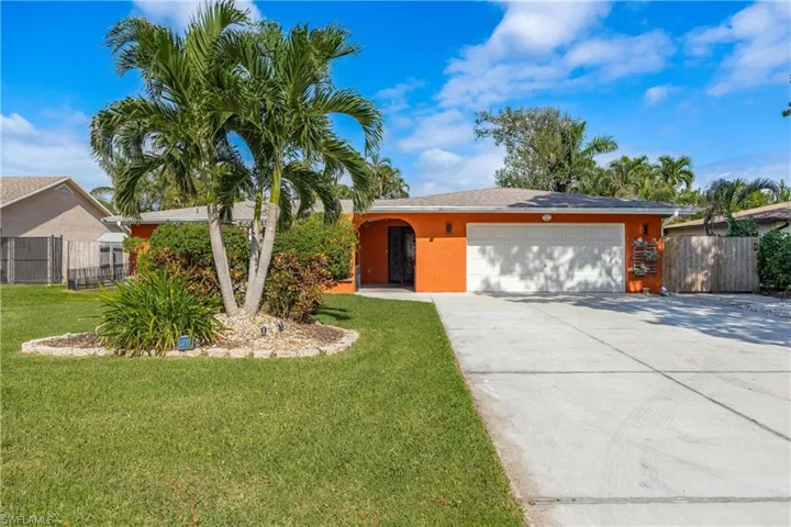 71  Mentor  DR, Naples, FL 34110