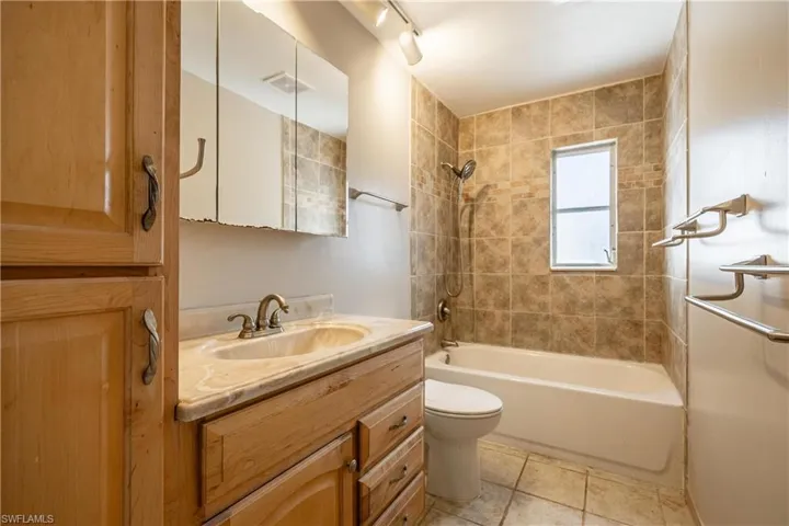 71  Mentor  DR, Naples, FL 34110