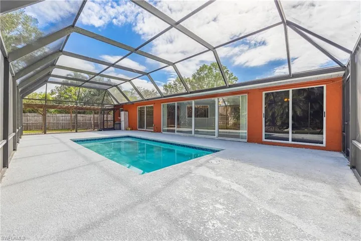 71  Mentor  DR, Naples, FL 34110