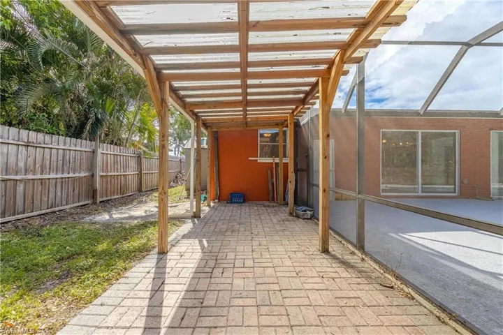 71  Mentor  DR, Naples, FL 34110