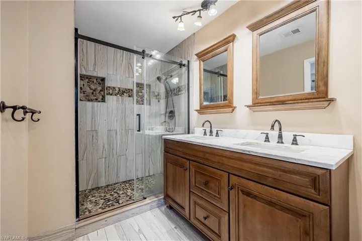 71  Mentor  DR, Naples, FL 34110