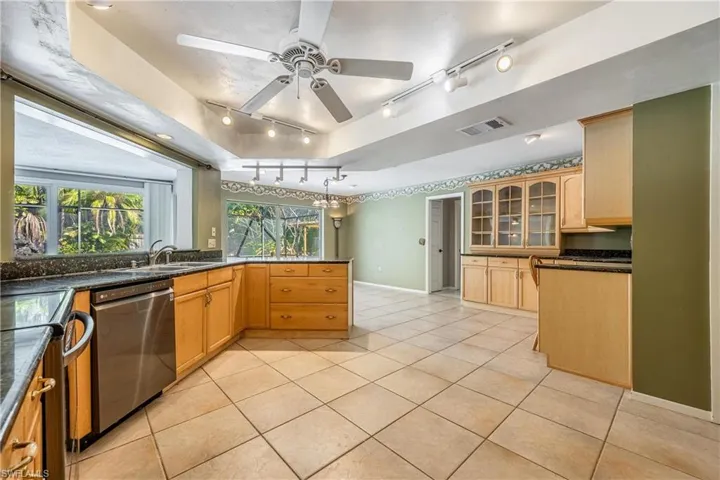 71  Mentor  DR, Naples, FL 34110