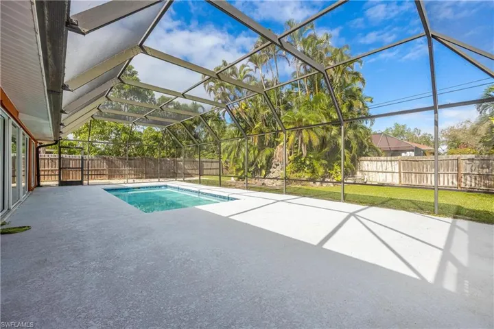 71  Mentor  DR, Naples, FL 34110