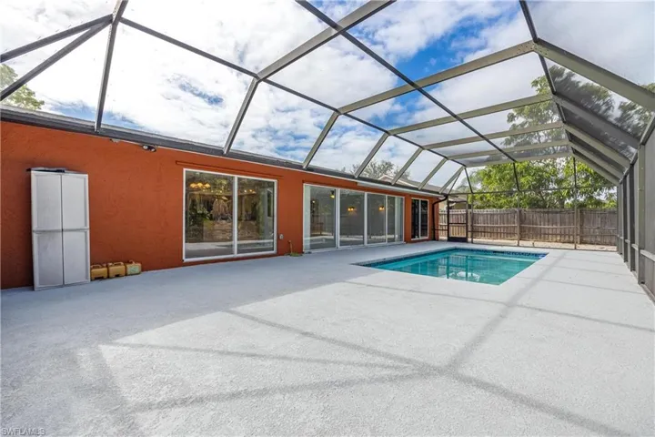 71  Mentor  DR, Naples, FL 34110