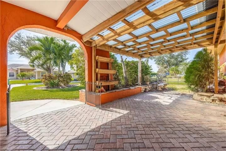 71  Mentor  DR, Naples, FL 34110
