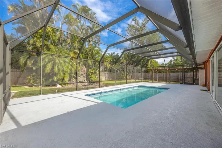 71  Mentor  DR, Naples, FL 34110