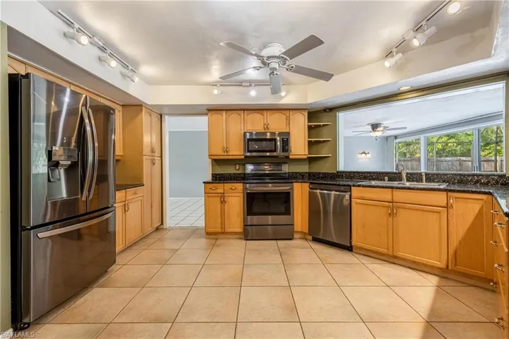 71  Mentor  DR, Naples, FL 34110
