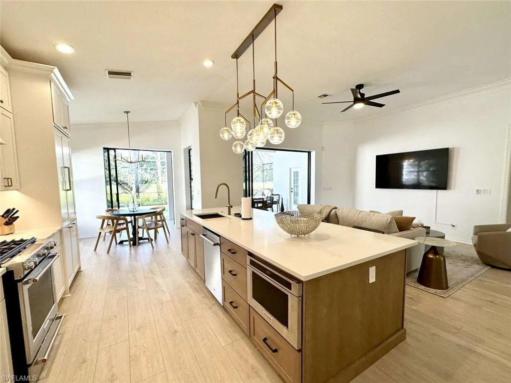 10001 Isola WAY, Miromar Lakes, FL 33913,225030735