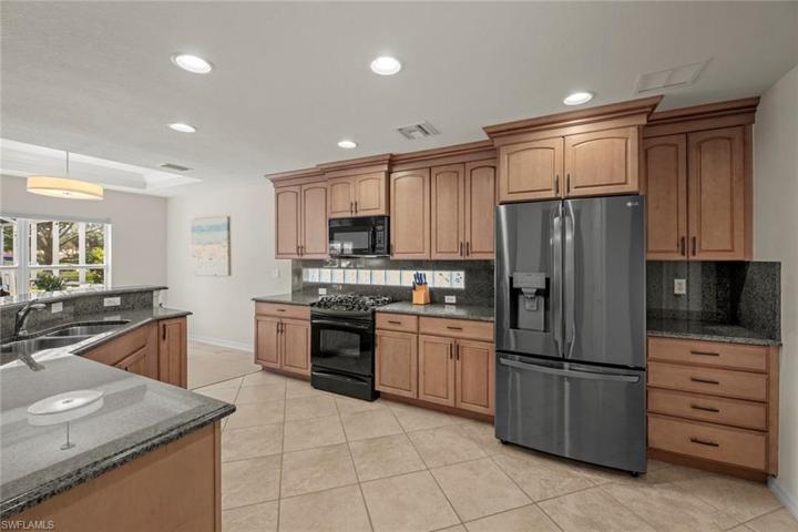 Kitchen w/natural gas range