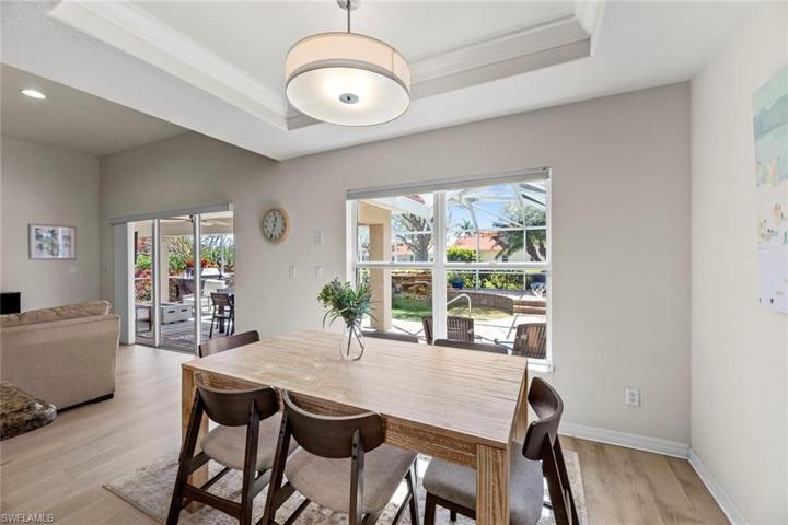 Breakfast area w/view of lanai