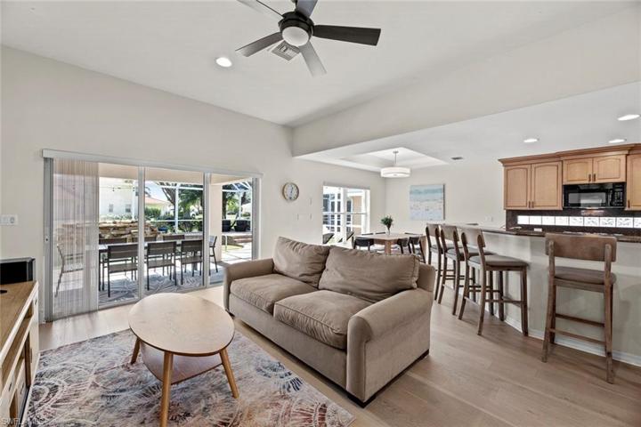 Family room w/slider access to lanai