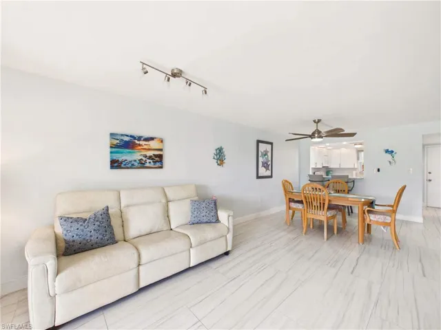 300 Valley Stream Dr 3d, Naples, Florida 34113