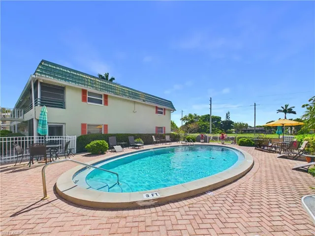 300 Valley Stream Dr 3d, Naples, Florida 34113