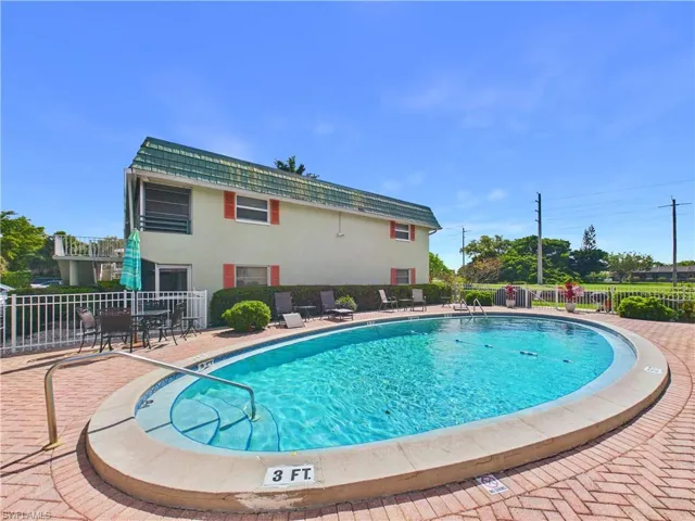 300 Valley Stream Dr 3d, Naples, Florida 34113