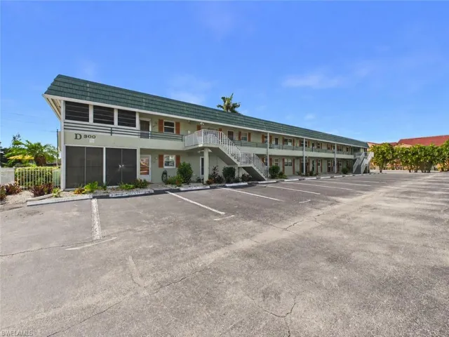 300 Valley Stream Dr 3d, Naples, Florida 34113