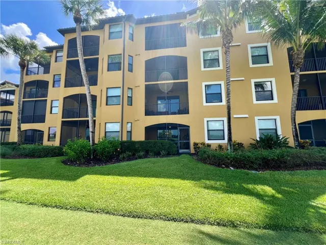 View of apartment building / complex