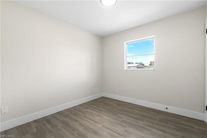 3rd bedroom + walk in closet