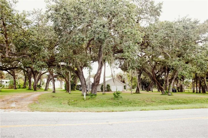 4055  County Rd 78  , Fort Denaud, FL 33935