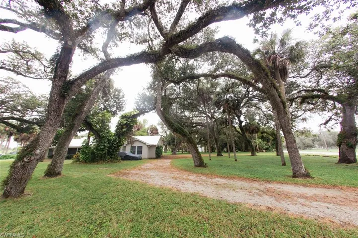 4055  County Rd 78  , Fort Denaud, FL 33935