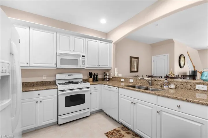 CLEAN, BRIGHT KITCHEN