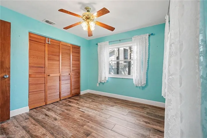 The 2nd bedroom (guest bedroom)