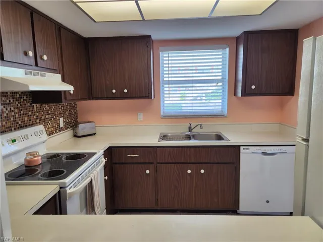 Nice large kitchen