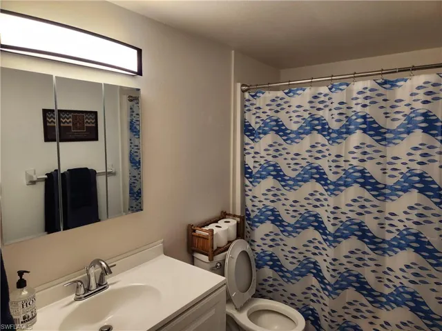 300  Valley Stream  DR, Naples, FL 34113