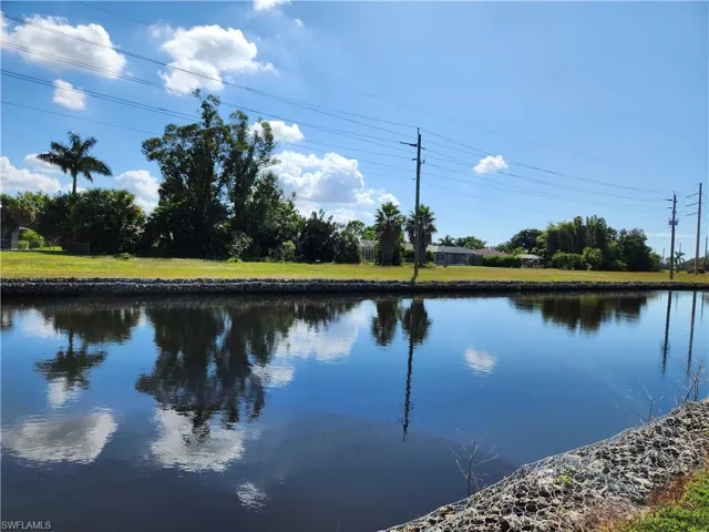 Wide water views !