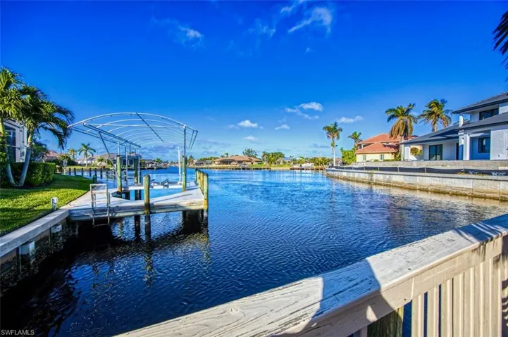 View from your dock of intersecting Vernon and Gloriana Canals leading to your direct SAILBOAT journey to the Caloosahatchee River and Gulf!