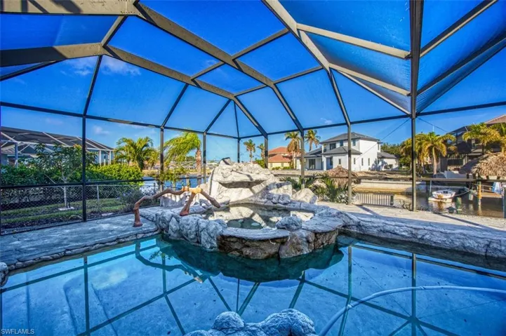 Custom rock Pool integrated Hot Tub