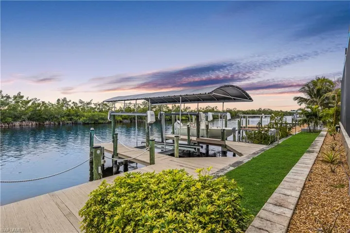 View looking northwest - the sun literally sets in your back yard and the Spreader offers an abundant sea life - dolphins, manatees and fish love to play in these waters.