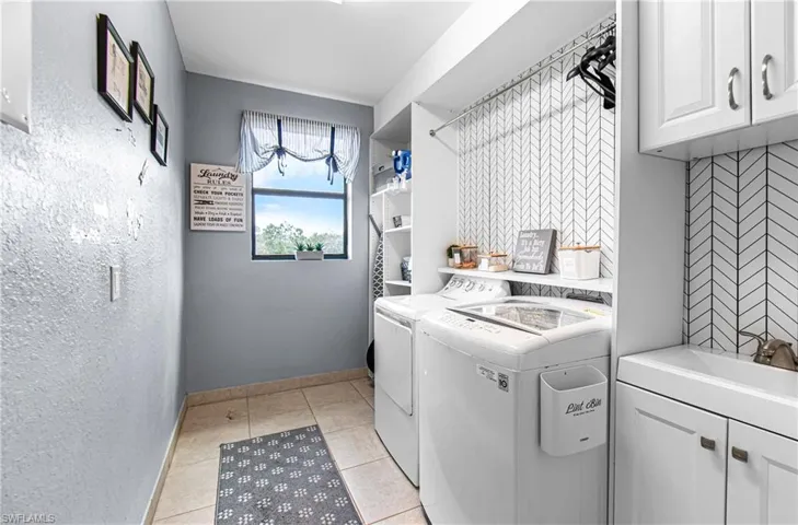 10143 Chesapeake Bay Dr, Fort Myers, Florida 33913