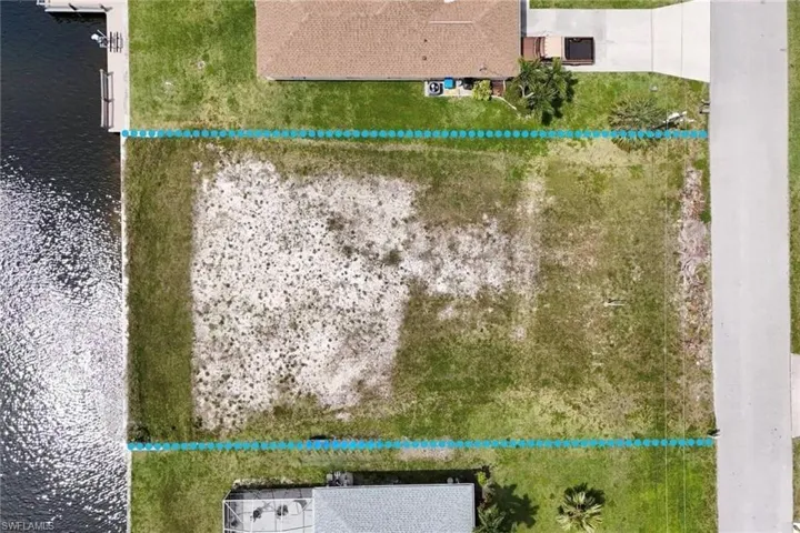 Aerial view of property's location featuring property boundaries highlighted and a large body of water