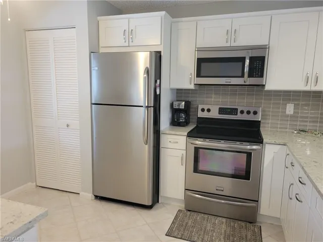 3655  Amberly  CIR, Naples, FL 34112