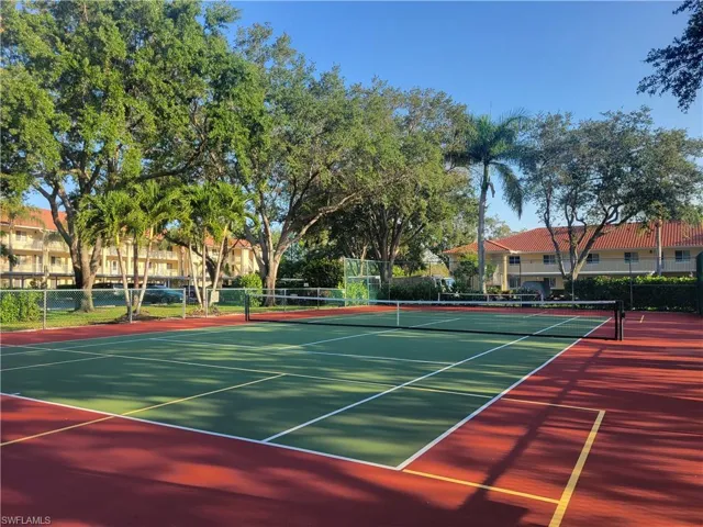 Tennis court with pickleball lines