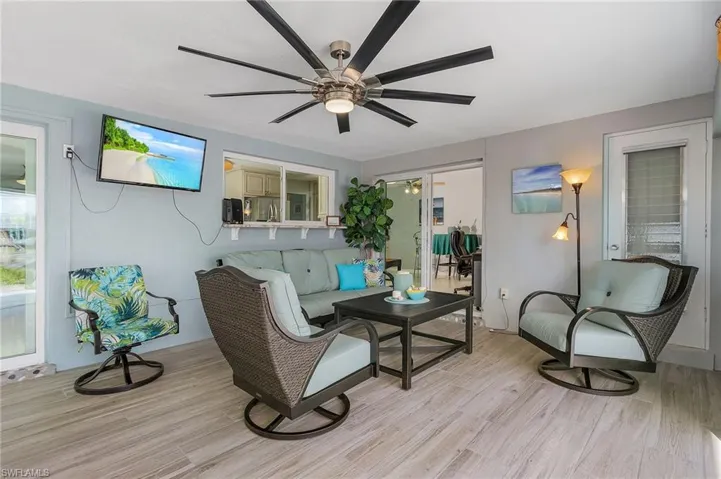 Perfect airy room for entertaining.