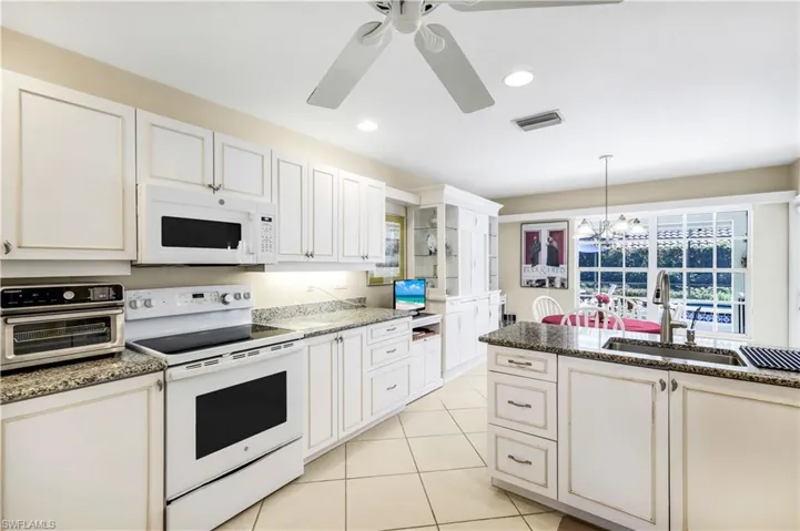 712  Pine Creek  LN, Naples, FL 34108