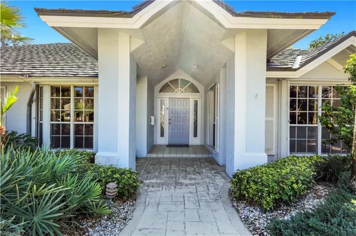 712  Pine Creek  LN, Naples, FL 34108