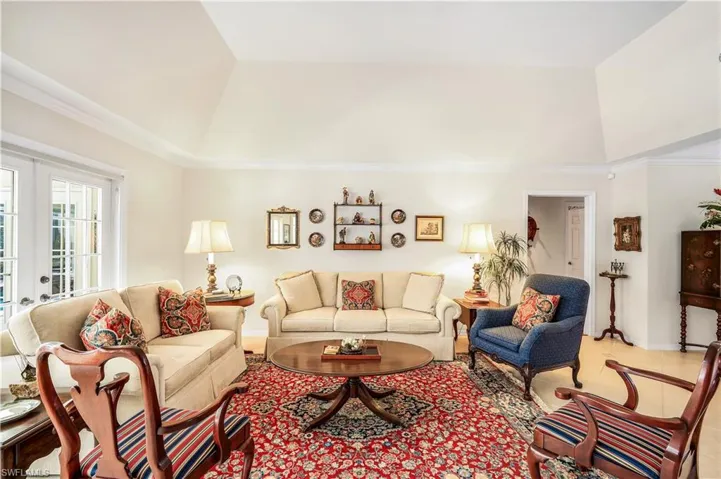 712  Pine Creek  LN, Naples, FL 34108