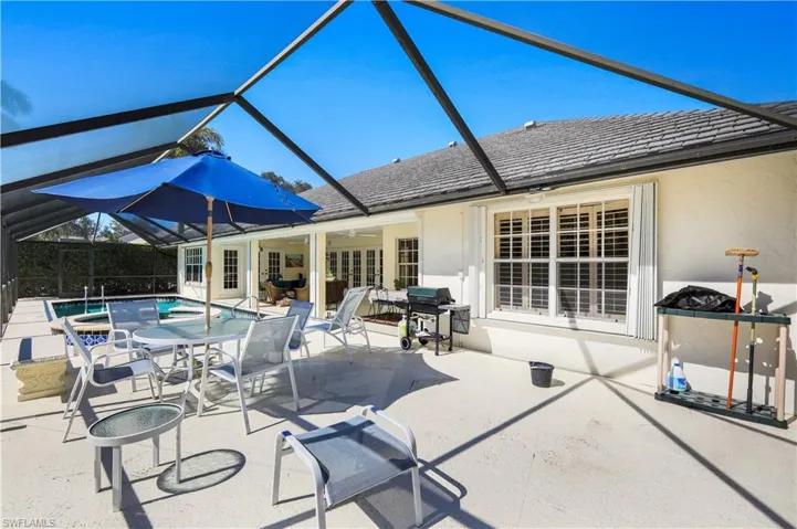 712  Pine Creek  LN, Naples, FL 34108