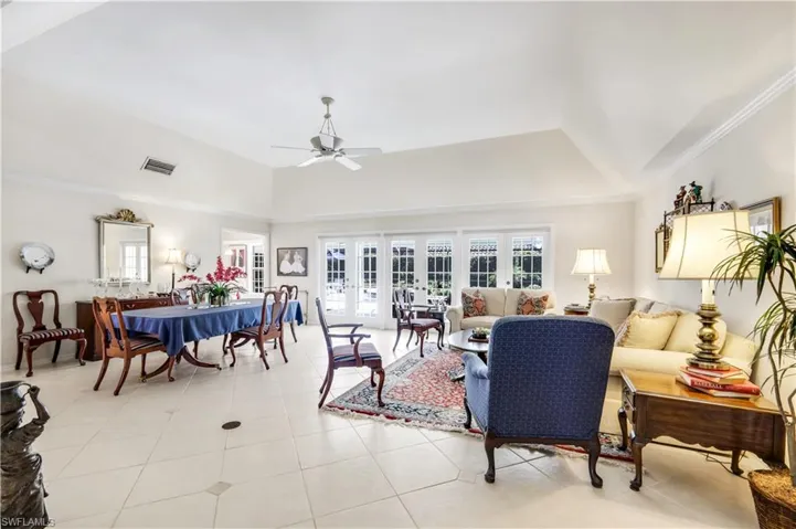 712  Pine Creek  LN, Naples, FL 34108