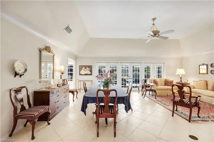 712  Pine Creek  LN, Naples, FL 34108