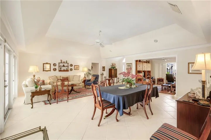 712  Pine Creek  LN, Naples, FL 34108