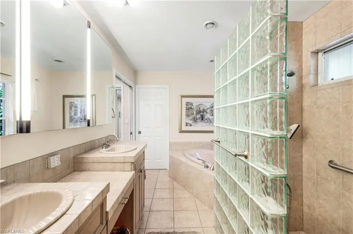 712  Pine Creek  LN, Naples, FL 34108