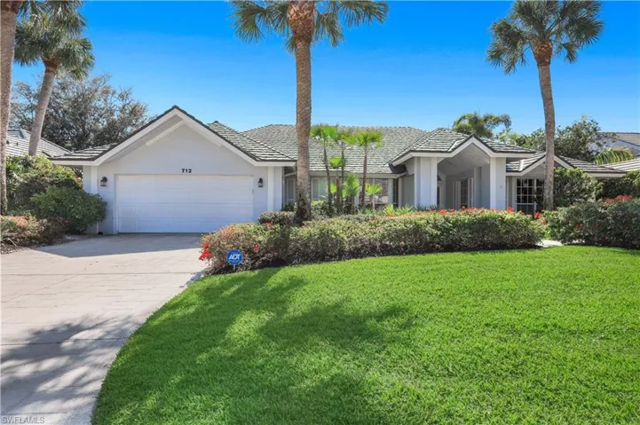 712  Pine Creek  LN, Naples, FL 34108