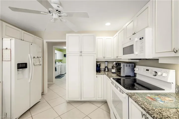 712  Pine Creek  LN, Naples, FL 34108