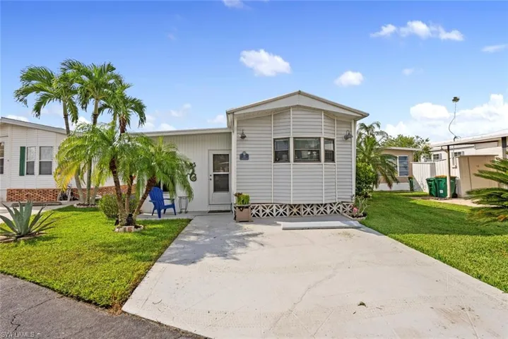 View of front of home featuring a front lawn